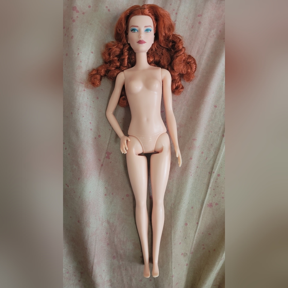 Barbie Signature Looks #13, CURLY RED HAIR, on Fashionista #205 body - Picture 2 of 3